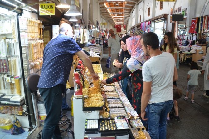 Kahramanmaraş'ta İmitasyon takılara büyük rağbet var