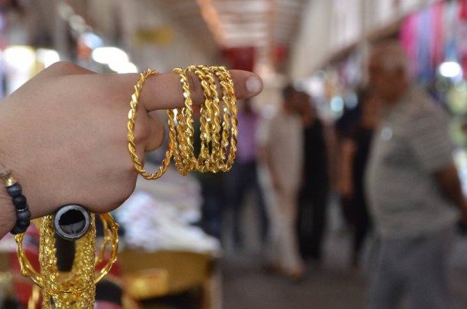 Kahramanmaraş'ta İmitasyon takılara büyük rağbet var