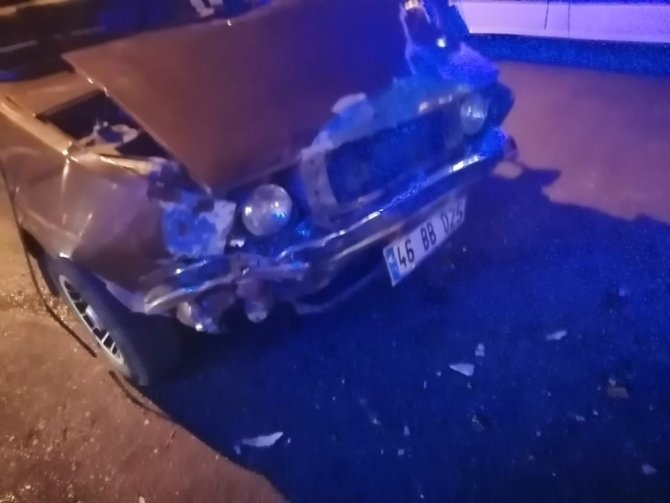 Kahramanmaraş'ta Servisle otomobilin çarpıştığı kazada iki kişi yaralandı