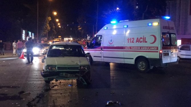 Kahramanmaraş’ta elektrikli bisiklet ile otomobil çarpıştı: 3 kişi yaralandı