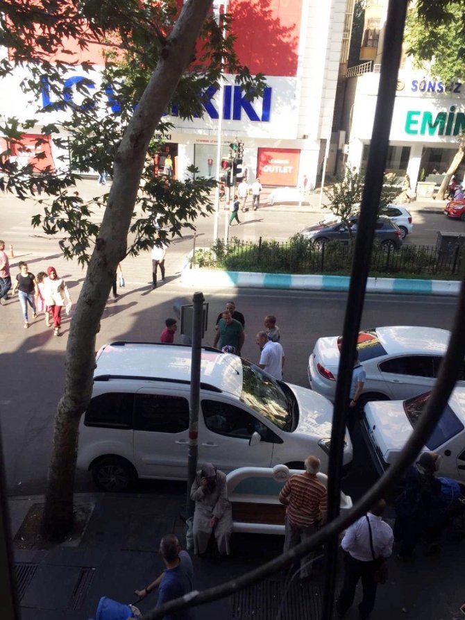 Kahramanmaraş’ta yaya ile sürücü birbirine girdi