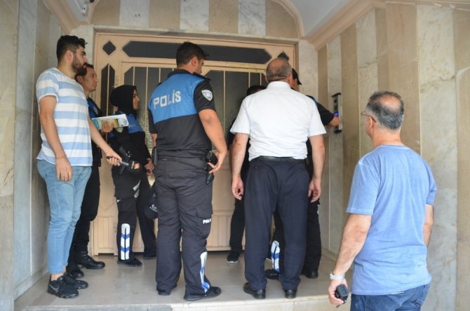 Doğalgazlı binada "tüpçü" diye gelen polise kapıyı açtılar