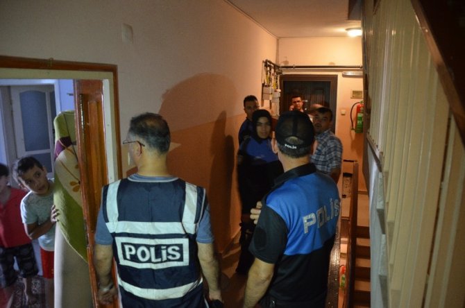Doğalgazlı binada "tüpçü" diye gelen polise kapıyı açtılar
