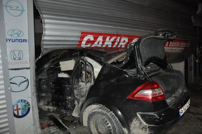 Elbistan'da otomobil tamirhaneye daldı