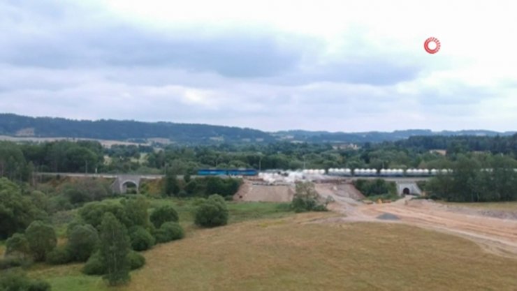 Kireç yüklü tren böyle devrildi