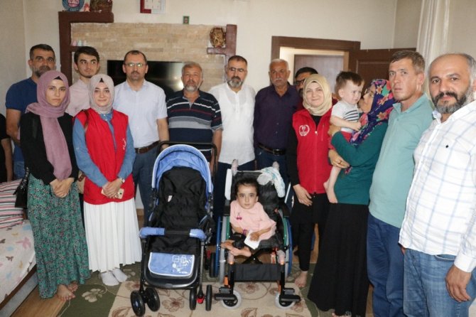 Cam kemik hastası kardeşlerin yüzü mavi kapakla güldü