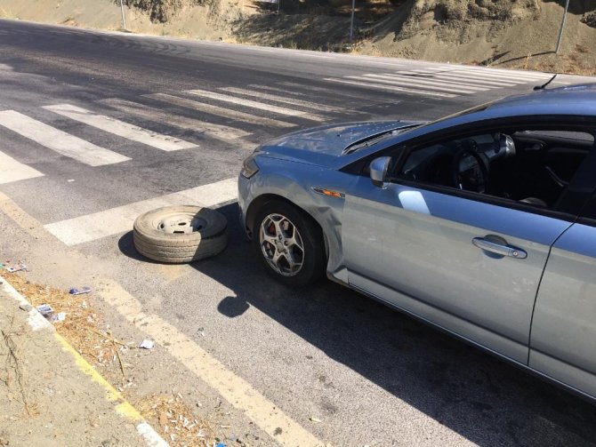 Kamyonet ile otomobil çarpıştı:Çok sayıda yaralı var