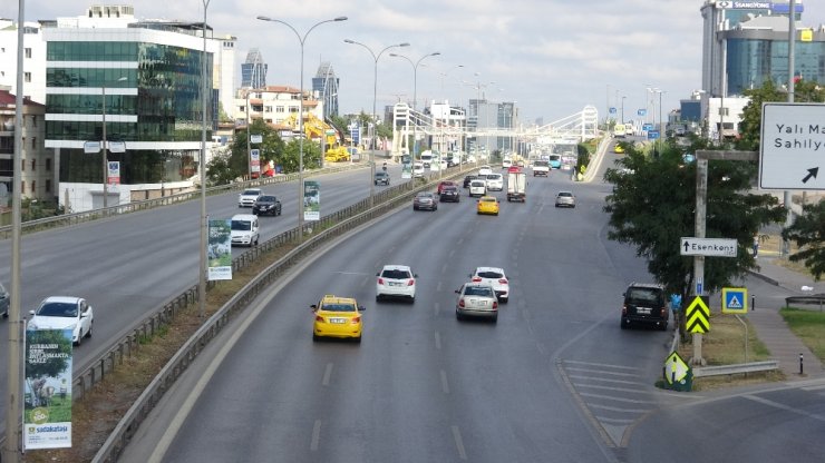 Bayram tatili nedeniyle İstanbul boşaldı, trafik rahatladı