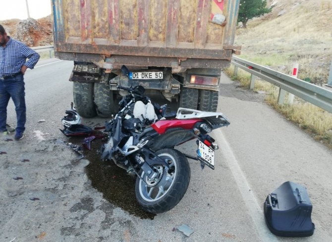 Nurhak'ta kamyona çarpan motosikletli hayatını kaybetti