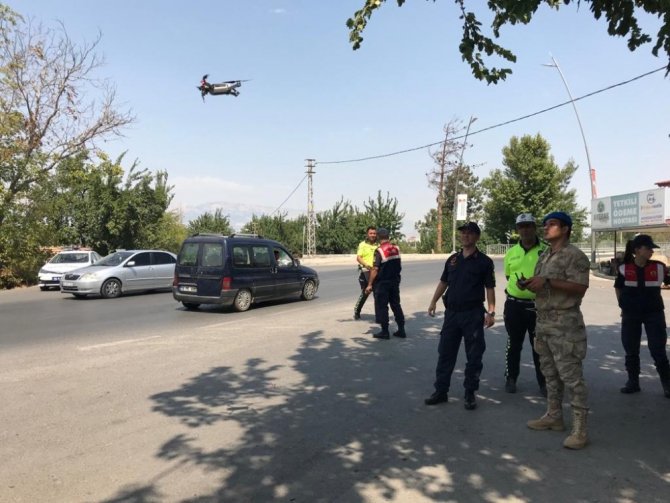 Kahramanmaraş'ta Jandarmadan drone ile trafik denetimi