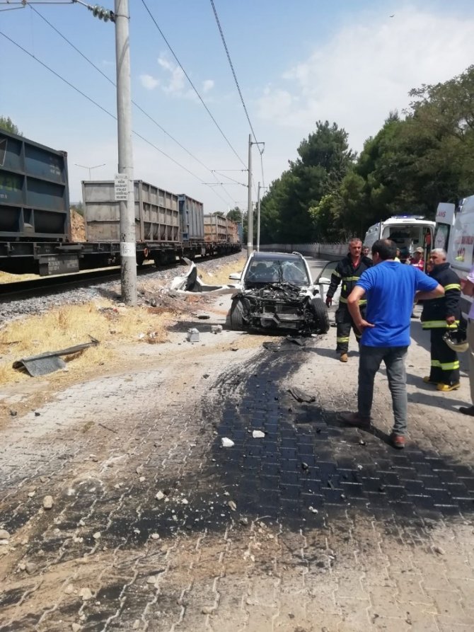 Kahramanmaraş’ta yük treni otomobile çarptı: Çok sayıda yaralı var