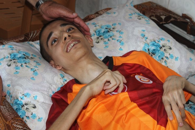 42 yıldır yaşamını 4 engelli çocuğuna adayan anne