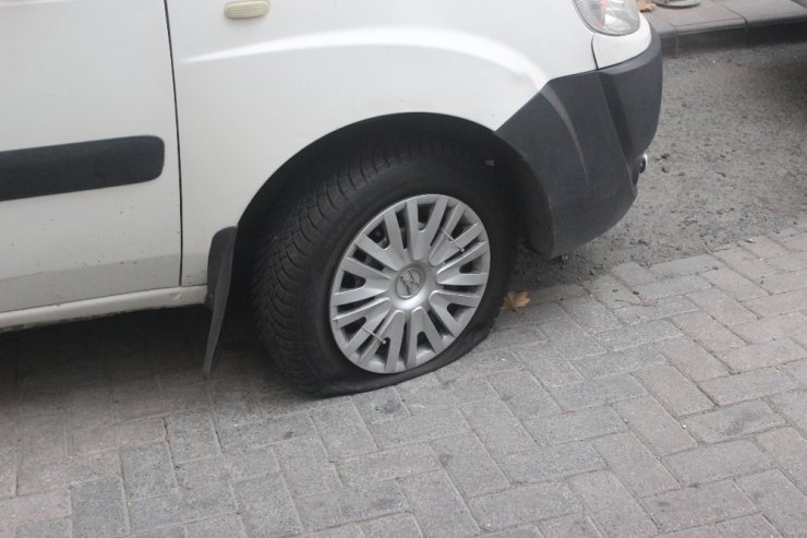 İşe gitmek için araçların başına gelen vatandaşlara şok