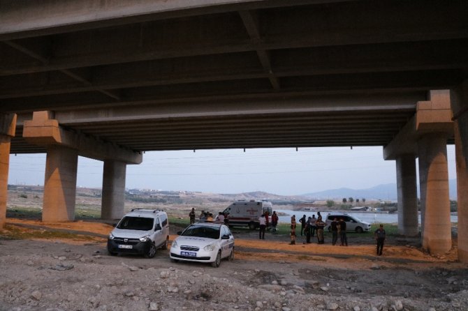 Kahramanmaraş'ta baraj göletinde akıntıya kapılan genç kayboldu