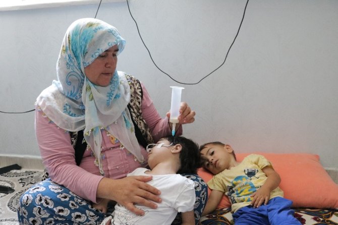 Çocukları milyonda 1 görülen hastalığa yakalanan ailenin yardım çığlığı