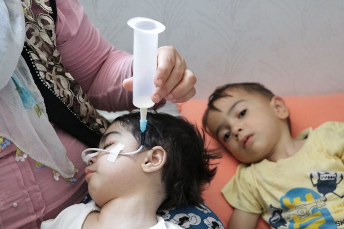 Çocukları milyonda 1 görülen hastalığa yakalanan ailenin yardım çığlığı