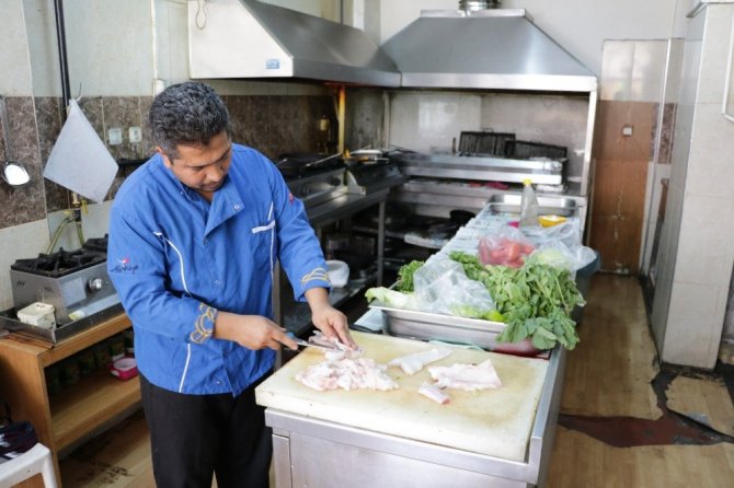 Kahramanmaraş'ta yayın balığından şiş kebap yaptılar