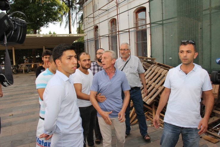 Ahmet Davutoğlu Sakarya’da protesto edildi