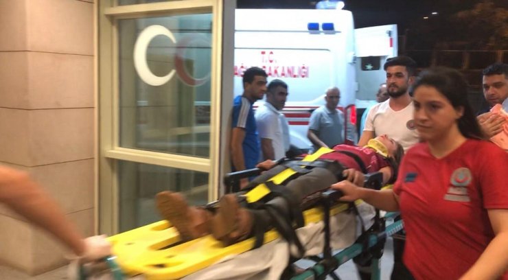 Siirt’te tarım aracı devrildi: 12 yaralı