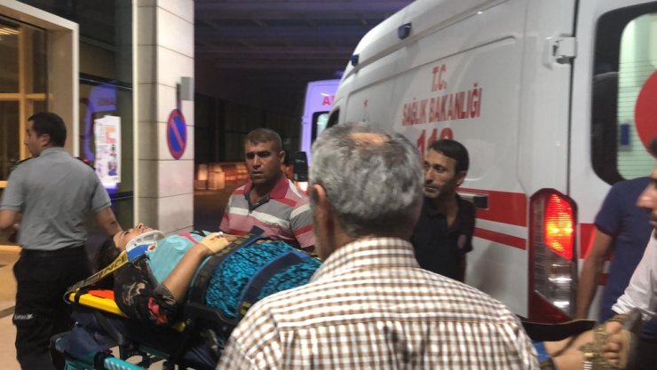 Siirt’te tarım aracı devrildi: 12 yaralı