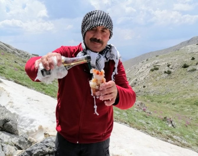 Kahramanmaraş'ta 2 bin 700 rakımda ’karsambaç’ keyfi