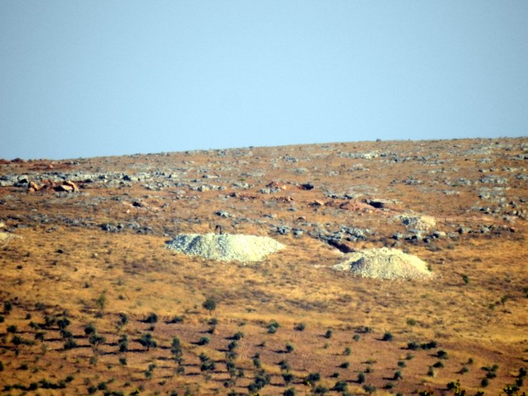 Seyyade Dağında teröristler hendekleri terk ediyor