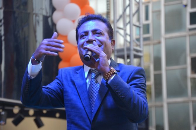 Oğuz Yılmaz, Kahramanmaraş’ta konser verdi