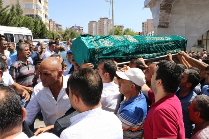 Suda boğulan anne ve kızı toprağa verildi