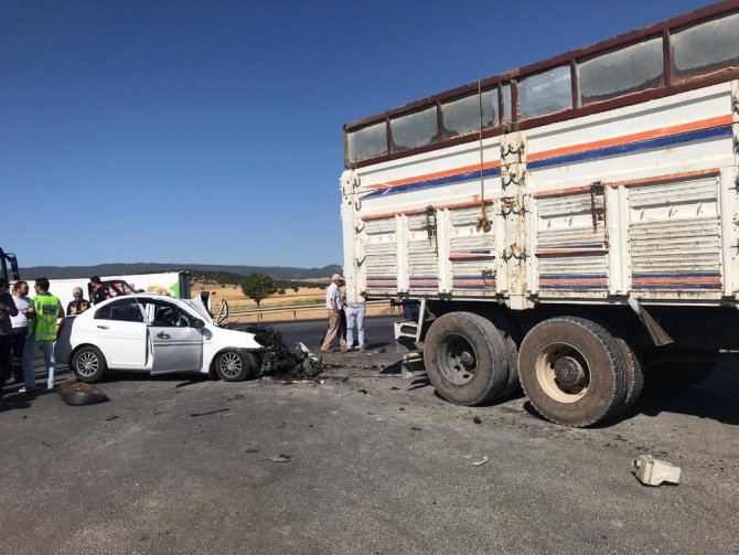 Kahramanmaraş’ta kamyon ile otomobil çarpıştı sürücü öldü