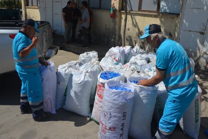 Dulkadiroğlu Belediyesi engellilere 400 sandalye dağıttı