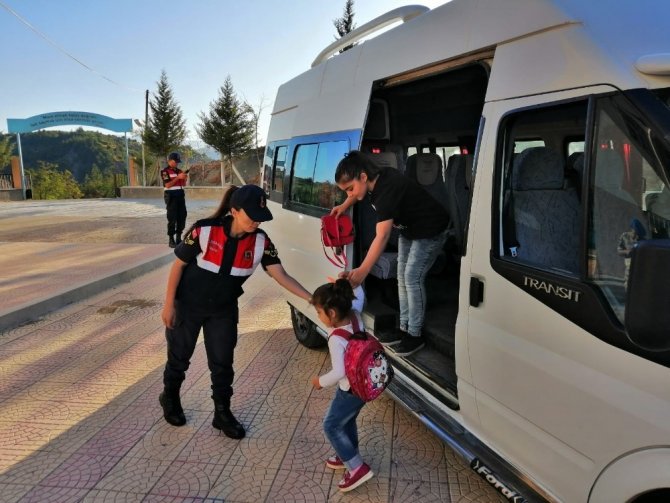 Jandarma Okul Servislerini denetledi