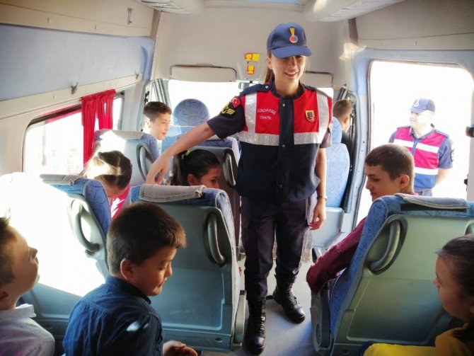 Jandarma Okul Servislerini denetledi