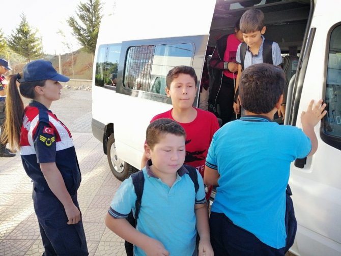 Jandarma Okul Servislerini denetledi