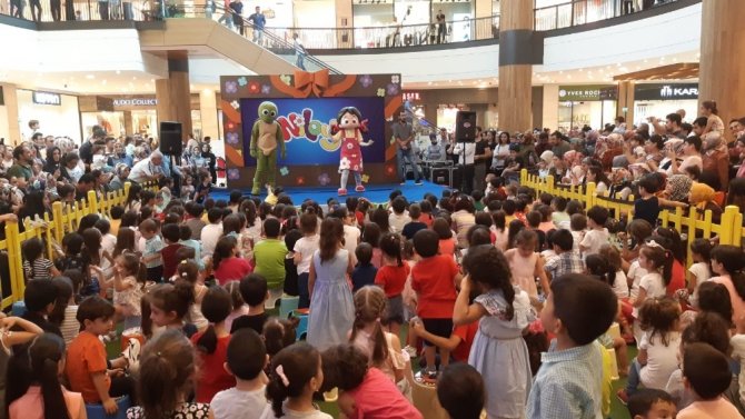 Niloya, çocuklarla buluştu