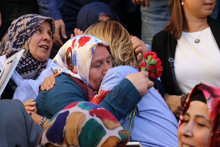 Sanat camiasından ailelerin HDP önündeki eylemine destek
