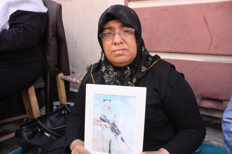Annelerin HDP önündeki eylemi 13’üncü gününde