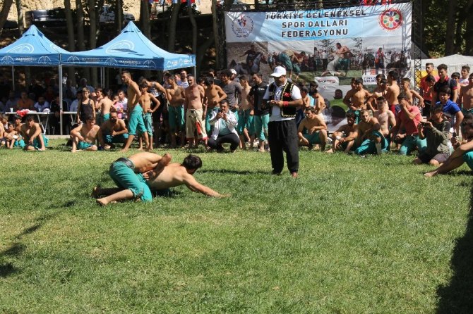 6. Şeref Eroğlu Güreş Turnuvasına 571 sporcu katıldı