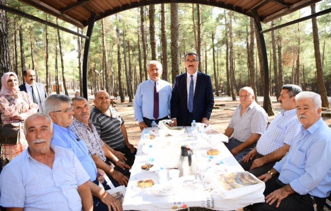 Büyükşehir Başkanı Güngör Huzurevini ziyaret etti