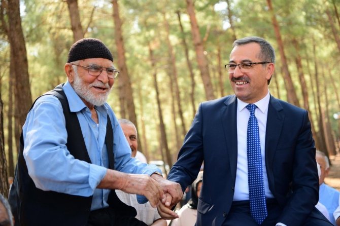 Büyükşehir Başkanı Güngör Huzurevini ziyaret etti