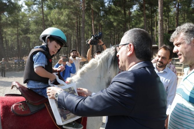 Kahramanmaraş'ta Down sendromlu çocuklara atlı terapi yapılıyor