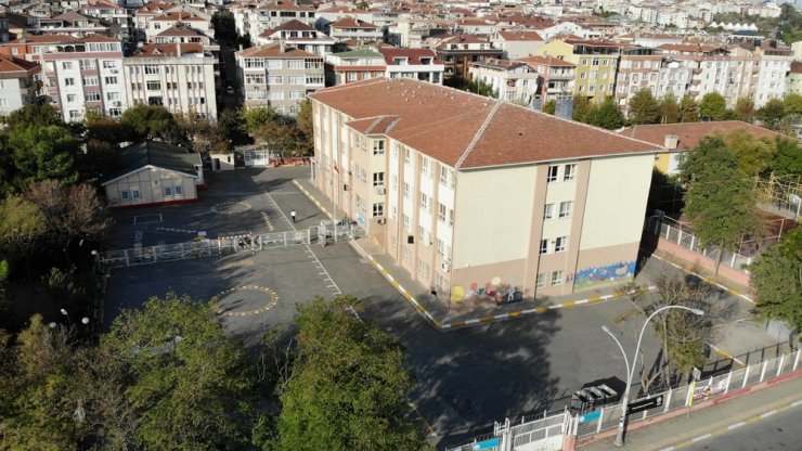 Deprem sonrası 2 okulda daha eğitime ara verildi