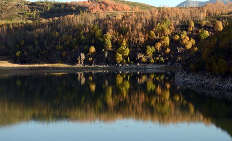 Nemrut krater gölü ve dağı eşsiz manzarası ile büyülüyor