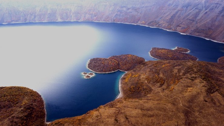 Nemrut krater gölü ve dağı eşsiz manzarası ile büyülüyor