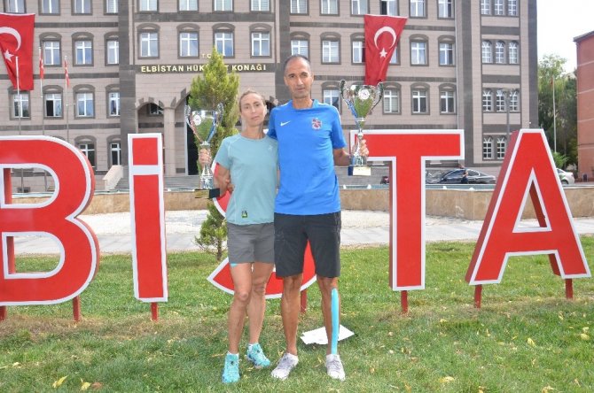 100 kilometrelik ultramaratonu 8 saat 38 dakikada tamamladı