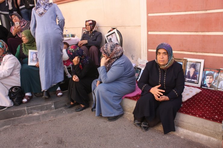Acılı anne HDP önüne gelmeden önce tehdit edilmiş