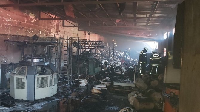 Kahramanmaraş'ta iplik fabrikasında yangın pahalıya maal oldu