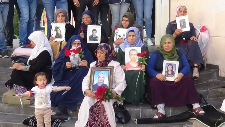 HDP önündeki ailelerin evlat nöbeti 42’nci gününde