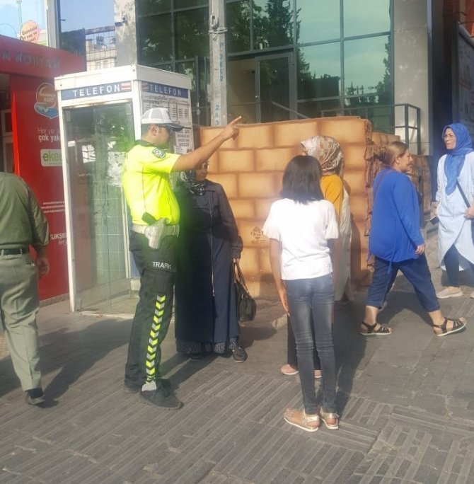 Kahramanmaraş'ta Kırmızı ışıkta geçen 41 yayaya 4 bin 428 lira ceza