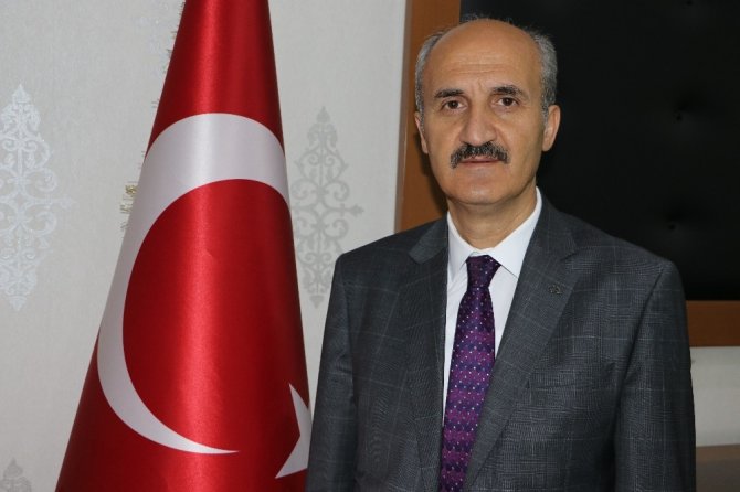 Vatandaşlara ücretsiz Türk bayrağı dağıtıldı