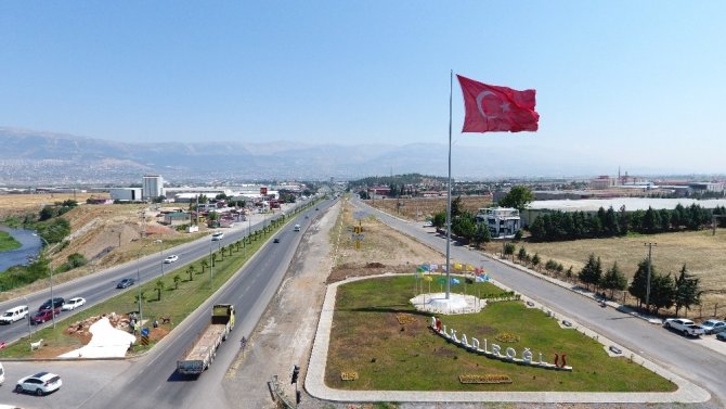 Vatandaşlara ücretsiz Türk bayrağı dağıtıldı